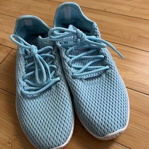 Adidas Pharrell Williams blue! Never worn